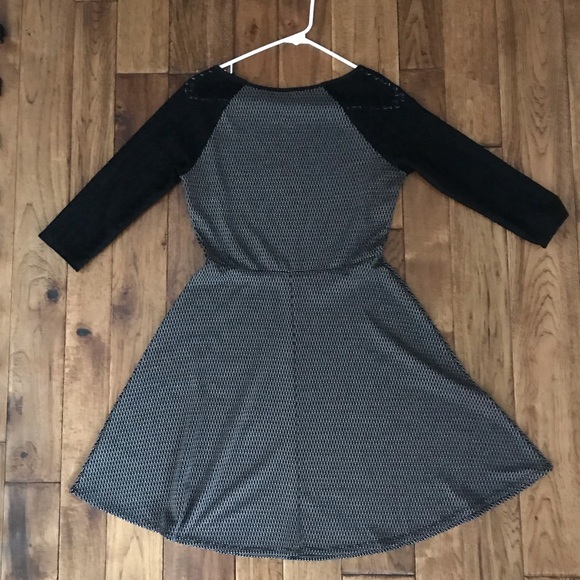 Dress - Picture 4 of 4